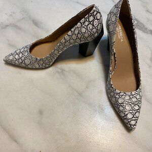 Messeca New York Graphic Print Pumps